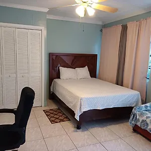 Errol And Nancys Place Guest house